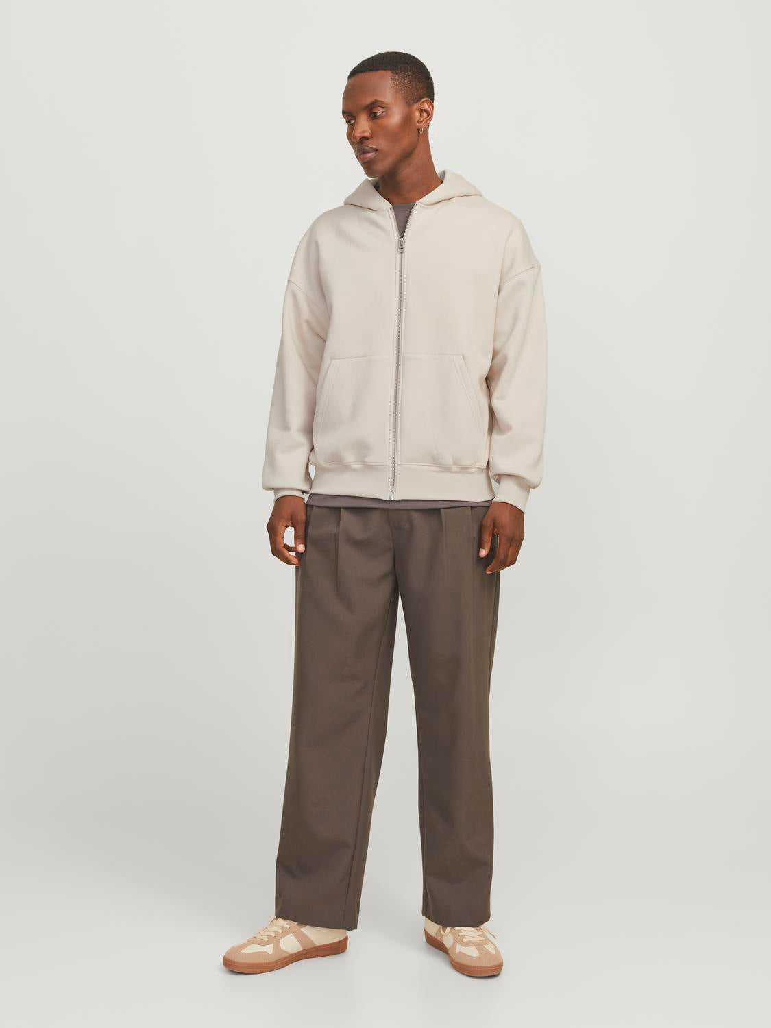 model_shot-front_full